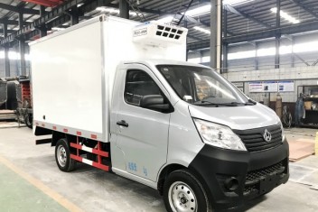 長安冷藏車(藍牌，廂長2.7米)